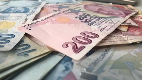 Memur emeklilerinin gözü Meclis’te! İşte seyyanen zam teklifinin detayları