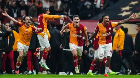 G.Saray'ın yıldızı şaşırttı: 27'sinde milli takımı bıraktı