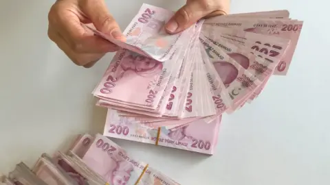 Adım adım borçsuz evlilik rehberi! İşte gençlere altın değerinde püf noktalar: Faizsiz krediden çeyize yardımına