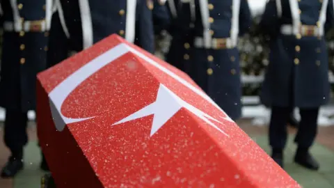 MSB acı haberi duyurdu: Hakkari'de hudut geçiş olayına müdahale ederken yaralanan askerimiz şehit oldu