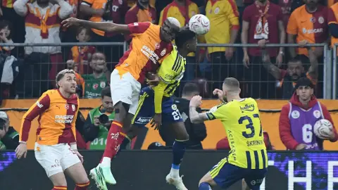Trendyol Süper Lig: Galatasaray: 2 - Fenerbahçe: 0 (İlk yarı)