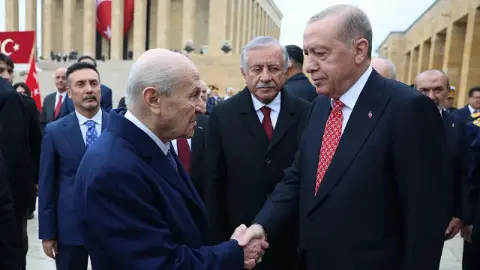 Cumhurbaşkanı Erdoğan’ın Anıtkabir törenindeki kravatında KAAN detayı