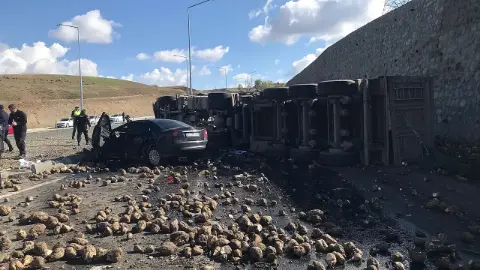 Pancar yüklü tır faciası! Bir aile yok oldu