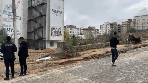 Besni'de İnşaat Alanındaki Su Çukuruna Düşen Çocuk Hayatını Kaybetti