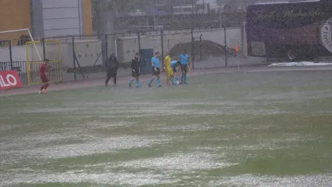 Ziraat Türkiye Kupası’ndaki Fethiyespor-Eyüpspor maçı sağanak nedeniyle ertelendi