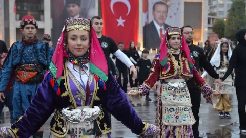 Konya’da Cumhuriyet’in 103. yılına 103 kişilik zeybek gösterisi