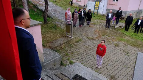 Tek öğrencisi olan okulda tören! 29 Ekim'de duygulandıran görüntü