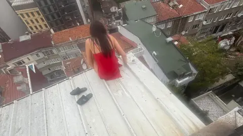 İstanbul'da çatıdan düşen genç kadının son anları ortaya çıktı