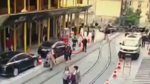 Taksim'de uyuşturucu satarken suçüstü yakalandı: Cep telefonundaki su faturası zulayı ele verdi
