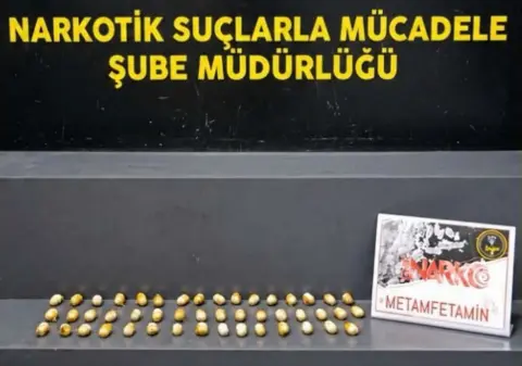 Havalimanında şüpheli yolcunun midesinden 322 gram metamfetamin çıktı