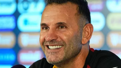 Galatasaray-Fenerbahçe derbisi sonrası Okan Buruk konuştu!'Mutsuz olan olabiliyor