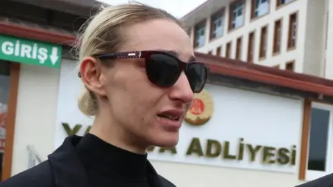 Şarkıcı Güllü'yü öldürmekten müebbet alan kızı hakkında'hastalara eziyet' soruşturması