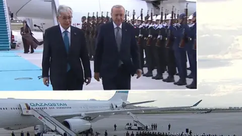 Cumhurbaşkanı Erdoğan, Tokayev'i havalimanında karşıladı
