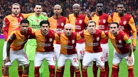 Galatasaraylı futbolcu resmen bıraktı!'Aileme zaman ayırmak istiyorum!