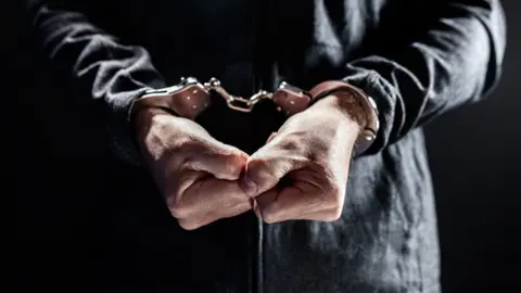 İstanbul'da'Kara para aklama' soruşturması: 8 şüpheli gözaltına alındı