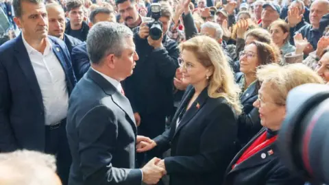 Yeni Parti’ye geçeceğiz dedikleri gün operasyon oluyor