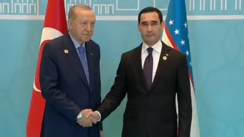 TDT 13. Zirvesi Devlet Başkanları Konseyi Toplantısı | Cumhurbaşkanı Erdoğan, devlet ve hükümet başkanlarını karşılıyor