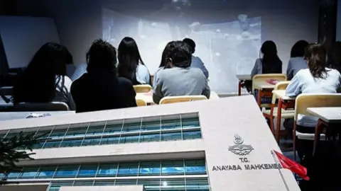 İki lise öğrencisi AYM'ye başvurdu | Mahkemeden'hak ihlali' kararı: Tazminat ödenecek
