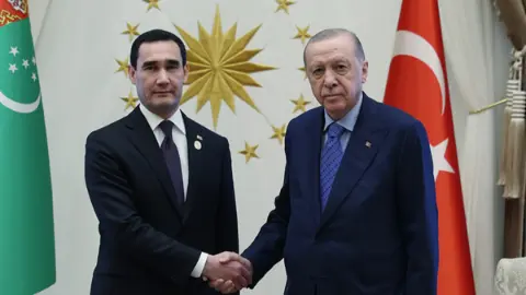 Cumhurbaşkanı Erdoğan, Serdar Berdimuhammedov ile bir araya geldi