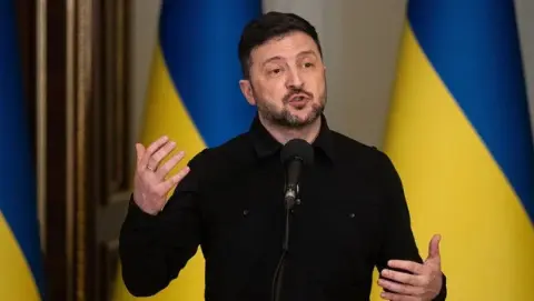 Zelenskiy: "Üçlü bir toplantıya, Rusya’ya yönelik tüm yaptırımların kaldırılmış olduğu şartlarda gitmek istemem
