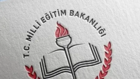 Bayrağa ve Atatürk’e hakaret eden Öğretmen gözaltına alındı