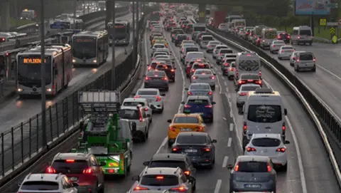 İstanbul'da 29 Ekim öncesi trafik kilitlendi