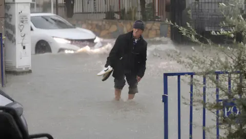 Muğla’yı sağanak vurdu! Dereler taştı, evleri su bastı