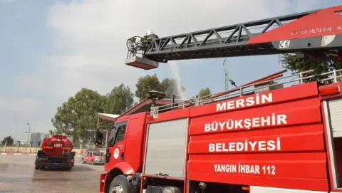 Yangında büyük panik: Dairelerdeki onlarca kişi tahliye edildi