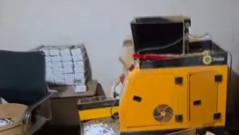 İstanbul’daki kaçak sigara operasyonunda 120 bin dolu makaron ele geçirildi