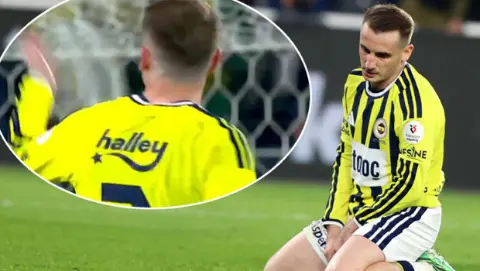 Kerem Aktrükoğlu ile Fenerbahçe taraftarı arasında gerginlik çıktı!
