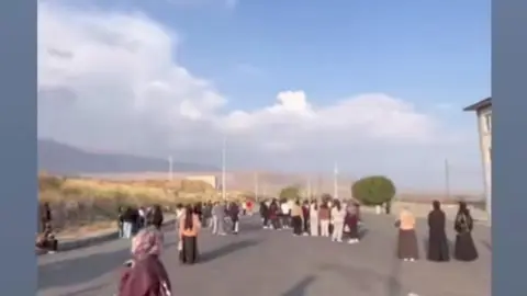 Üniversite Yolunda Bekleme Çilesi