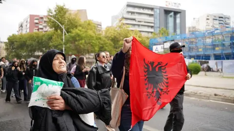 Arnavutluk'ta Flamingo protestoları: Gençler nasıl bir değişim istiyor?