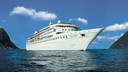 Ömür boyu cruise yolculuğu yapan 200 yolcu Kamboçya'da mahsur