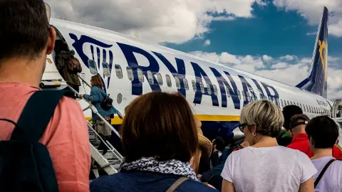 Ryanair'dan bagaj teslim süresinde değişiklik: Yolcuların en az 60 dakika önce işlem yapması gerekecek