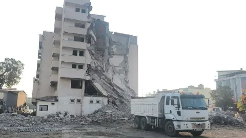 Iğdır’da Özel İdare Binasının Yıkımına Başlandı: Alana Otel ve Avm Mi Yapılacak?