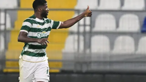 Bursaspor liderliğe yükseldi, Iheanacho gol serisini 12 maça çıkardı