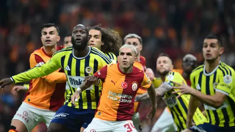 Galatasaray'dan kritik 3 puan! Aslan, Fenerbahçe'yi 2-1'le geçti