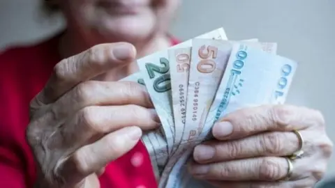 Cevdet Yılmaz'dan emekli maaşlarıyla ilgili açıklama! Enflasyonun üzerinde artışın sağlanması esas alınacak