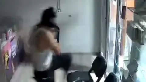 İskenderun'da telefoncu ve bankaya giren şüpheli tutuklandı