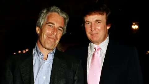 Trump hakkında seçim öncesi yeni Epstein raporu! 5 kadından cinsel saldırı suçlaması