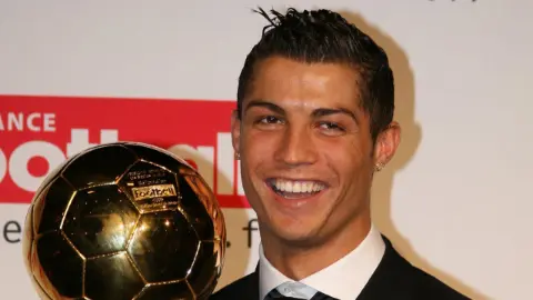 Cristiano Ronaldo, Messi'yi geride bıraktı! Tarihin en iyi Ballon d'Or sezonu seçildi