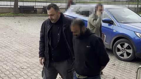 Karasu'da evden para ve cip çaldığı öne sürülen 3 şüpheli yakalandı