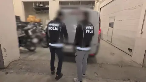 Sultanbeyli'deki minibüste 1 milyon 642 bin sentetik ecza hapı bulundu