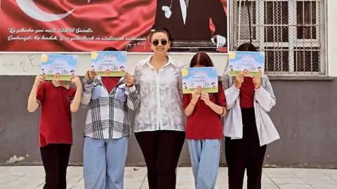 Öksürükle başladı, nakil bekliyor: Emine öğretmenden donör çağrısı