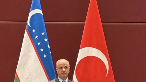 Erol Özvar, Cumhuriyet Bayramı’nı Semerkant’taki resepsiyonda kutladı