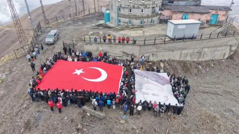 277 öğrenci Cumhuriyet için Palandöken zirvesine çıktı
