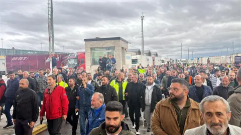 TIR şoförleri Schengen vizesi sorunlarına karşı kontak kapattı