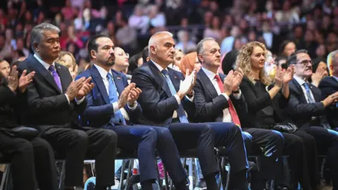 Ersoy: Türk dünyasının sanatçıları Cumhuriyet coşkusunu aynı sahnede paylaştı
