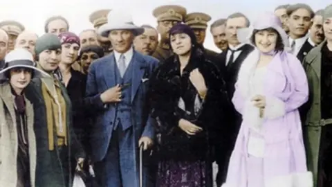 Cumhuriyet’in kadınları bağımsızlık cephesinde