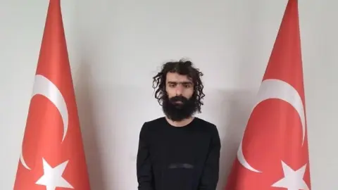 MİT operasyonuyla yakalanan DEAŞ mensubu Türkiye’ye getirildi